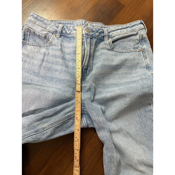 American Eagle Strigid High Rise Mom Jeans Light Wash Casual Minimalist Sz 12 - Picture 4 of 8
